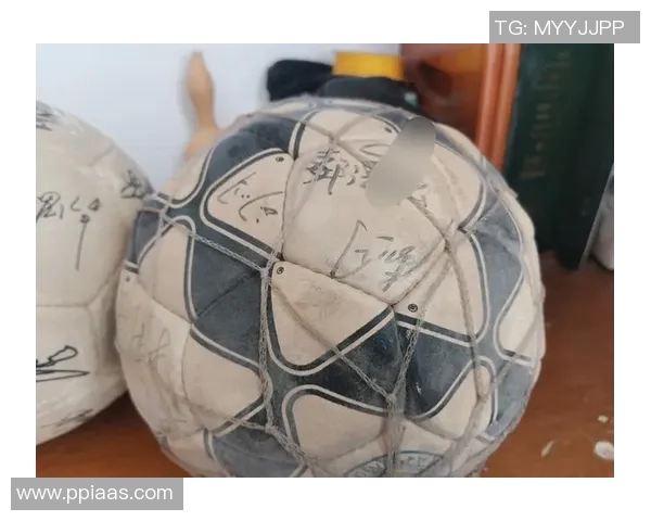 退役足球球星珍藏签名展现绿茵岁月与永恒荣耀魅力